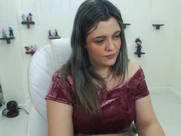 Jovencita muestra sus tetas por webcam